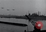 Standbild Sieg Eisenbahnbrücke Duisburg Deutschland, 1945, aus Sekunde 59 historischem Filmmaterial Videoclip 65675029079