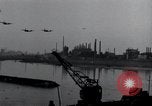 Standbild Sieg Eisenbahnbrücke Duisburg Deutschland, 1945, aus Sekunde 60 historischem Filmmaterial Videoclip 65675029079