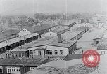 Standbild Befreiung des KZ Mauthausen Mauthausen Österreich, 1945, aus Sekunde 8 historischem Filmmaterial Videoclip 65675029084