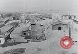 Standbild Befreiung des KZ Mauthausen Mauthausen Österreich, 1945, aus Sekunde 12 historischem Filmmaterial Videoclip 65675029084