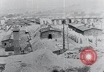 Standbild Befreiung des KZ Mauthausen Mauthausen Österreich, 1945, aus Sekunde 15 historischem Filmmaterial Videoclip 65675029084
