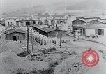 Standbild Befreiung des KZ Mauthausen Mauthausen Österreich, 1945, aus Sekunde 18 historischem Filmmaterial Videoclip 65675029084