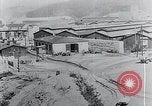 Standbild Befreiung des KZ Mauthausen Mauthausen Österreich, 1945, aus Sekunde 22 historischem Filmmaterial Videoclip 65675029084