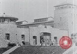 Standbild Befreiung des KZ Mauthausen Mauthausen Österreich, 1945, aus Sekunde 23 historischem Filmmaterial Videoclip 65675029084