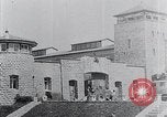 Standbild Befreiung des KZ Mauthausen Mauthausen Österreich, 1945, aus Sekunde 24 historischem Filmmaterial Videoclip 65675029084