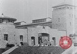 Standbild Befreiung des KZ Mauthausen Mauthausen Österreich, 1945, aus Sekunde 25 historischem Filmmaterial Videoclip 65675029084