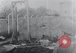 Standbild Befreiung des KZ Mauthausen Mauthausen Österreich, 1945, aus Sekunde 29 historischem Filmmaterial Videoclip 65675029084