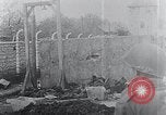 Standbild Befreiung des KZ Mauthausen Mauthausen Österreich, 1945, aus Sekunde 30 historischem Filmmaterial Videoclip 65675029084