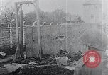 Standbild Befreiung des KZ Mauthausen Mauthausen Österreich, 1945, aus Sekunde 31 historischem Filmmaterial Videoclip 65675029084