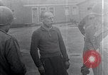 Standbild Befreiung des KZ Mauthausen Mauthausen Österreich, 1945, aus Sekunde 46 historischem Filmmaterial Videoclip 65675029084