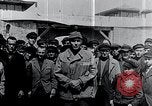 Standbild Befreiung des KZ Mauthausen Mauthausen Österreich, 1945, aus Sekunde 57 historischem Filmmaterial Videoclip 65675029084