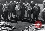 Standbild Leichen gestapelt Mauthausen Österreich, 1945, aus Sekunde 16 historischem Filmmaterial Videoclip 65675029085
