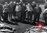 Standbild Leichen gestapelt Mauthausen Österreich, 1945, aus Sekunde 18 historischem Filmmaterial Videoclip 65675029085