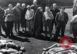 Standbild Leichen gestapelt Mauthausen Österreich, 1945, aus Sekunde 19 historischem Filmmaterial Videoclip 65675029085