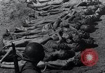 Standbild Leichen gestapelt Mauthausen Österreich, 1945, aus Sekunde 38 historischem Filmmaterial Videoclip 65675029085