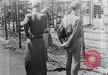 Standbild Leichen gestapelt Mauthausen Österreich, 1945, aus Sekunde 52 historischem Filmmaterial Videoclip 65675029085