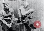 Standbild Leichen gestapelt Mauthausen Österreich, 1945, aus Sekunde 55 historischem Filmmaterial Videoclip 65675029085