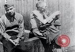 Standbild Leichen gestapelt Mauthausen Österreich, 1945, aus Sekunde 56 historischem Filmmaterial Videoclip 65675029085