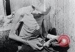 Standbild Leichen gestapelt Mauthausen Österreich, 1945, aus Sekunde 62 historischem Filmmaterial Videoclip 65675029085