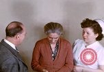 Immagine di Terapia shock per la donna che soffre di malinconia Washington DC USA, 1943, secondo 44 filmato di repertorio 65675029093