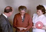Immagine di Terapia shock per la donna che soffre di malinconia Washington DC USA, 1943, secondo 47 filmato di repertorio 65675029093