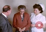 Immagine di Terapia shock per la donna che soffre di malinconia Washington DC USA, 1943, secondo 51 filmato di repertorio 65675029093