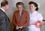 Immagine di Terapia shock per la donna che soffre di malinconia Washington DC USA, 1943, secondo 62 filmato di repertorio 65675029093