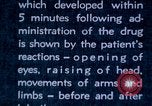 Image curarization suivie par la thérapie de choc électrique Washington DC USA, 1943, de la seconde 29 séquences d'archives historiques vidéo 65675029096