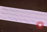 Standbild electroencephalograms Washington DC USA, 1943, aus Sekunde 61 historischem Filmmaterial Videoclip 65675029098