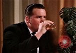 Immagine di Il consumo di alcool United States USA, 1964, secondo 9 filmato di repertorio 65675029100