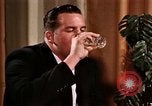Immagine di Il consumo di alcool United States USA, 1964, secondo 10 filmato di repertorio 65675029100