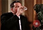 Immagine di Il consumo di alcool United States USA, 1964, secondo 11 filmato di repertorio 65675029100