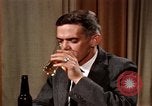 Immagine di Il consumo di alcool United States USA, 1964, secondo 15 filmato di repertorio 65675029100