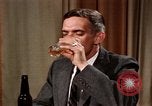 Immagine di Il consumo di alcool United States USA, 1964, secondo 17 filmato di repertorio 65675029100