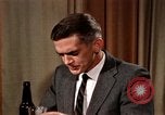 Immagine di Il consumo di alcool United States USA, 1964, secondo 18 filmato di repertorio 65675029100