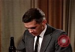 Immagine di Il consumo di alcool United States USA, 1964, secondo 20 filmato di repertorio 65675029100