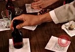 Immagine di Il consumo di alcool United States USA, 1964, secondo 27 filmato di repertorio 65675029100