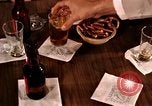 Immagine di Il consumo di alcool United States USA, 1964, secondo 30 filmato di repertorio 65675029100