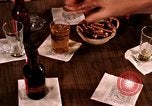 Immagine di Il consumo di alcool United States USA, 1964, secondo 31 filmato di repertorio 65675029100