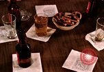 Immagine di Il consumo di alcool United States USA, 1964, secondo 32 filmato di repertorio 65675029100