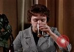Immagine di Il consumo di alcool United States USA, 1964, secondo 41 filmato di repertorio 65675029100