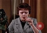 Immagine di Il consumo di alcool United States USA, 1964, secondo 47 filmato di repertorio 65675029100