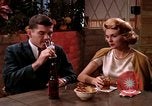 Immagine di Il consumo di alcool United States USA, 1964, secondo 55 filmato di repertorio 65675029100