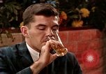 Immagine di Mangiare e bere United States USA, 1964, secondo 5 filmato di repertorio 65675029101
