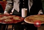 Immagine di Mangiare e bere United States USA, 1964, secondo 29 filmato di repertorio 65675029101