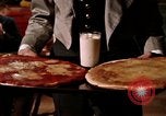 Immagine di Mangiare e bere United States USA, 1964, secondo 30 filmato di repertorio 65675029101