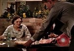 Immagine di Mangiare e bere United States USA, 1964, secondo 36 filmato di repertorio 65675029101