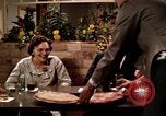 Immagine di Mangiare e bere United States USA, 1964, secondo 42 filmato di repertorio 65675029101