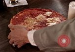 Immagine di Mangiare e bere United States USA, 1964, secondo 46 filmato di repertorio 65675029101