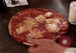 Immagine di Mangiare e bere United States USA, 1964, secondo 47 filmato di repertorio 65675029101